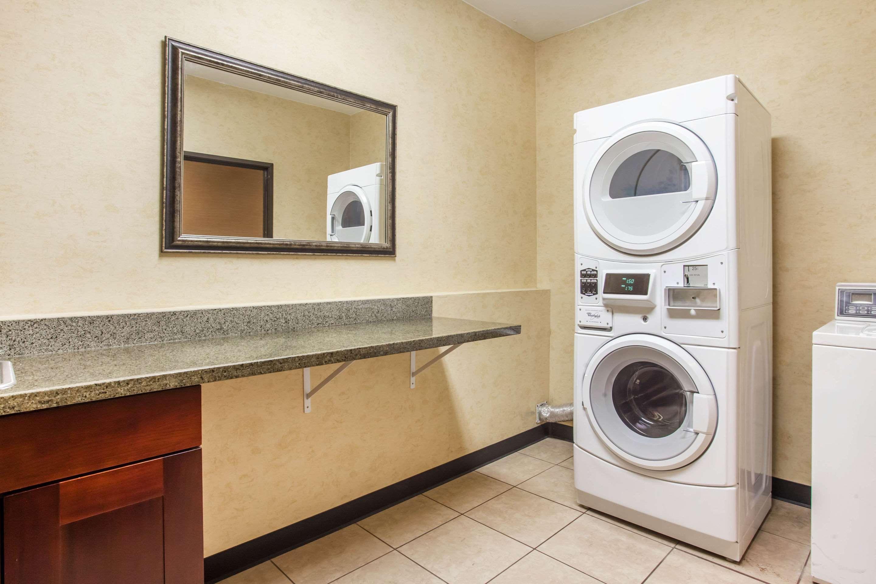 Comfort Suites Near Vancouver Mall Εξωτερικό φωτογραφία
