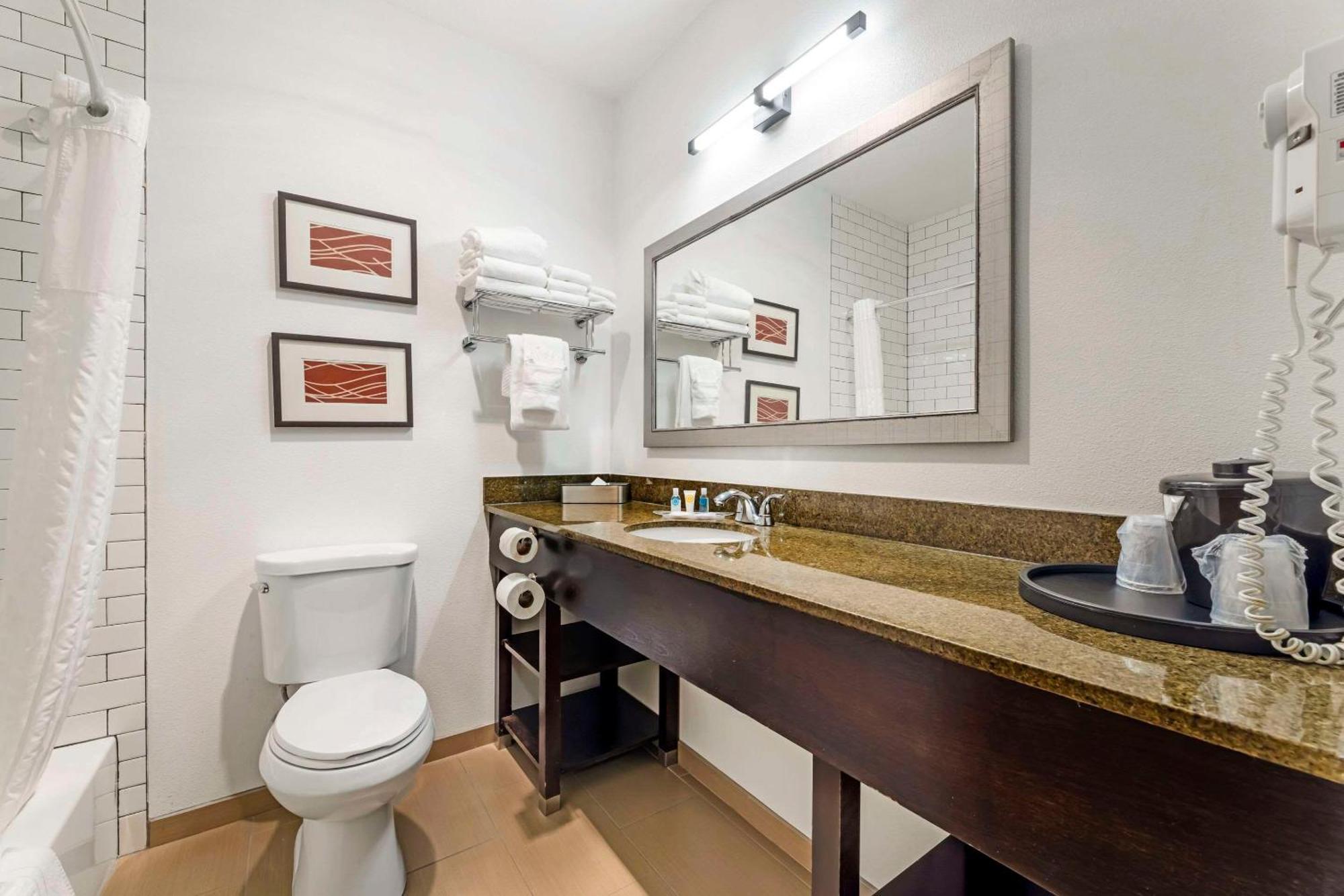 Comfort Suites Near Vancouver Mall Εξωτερικό φωτογραφία
