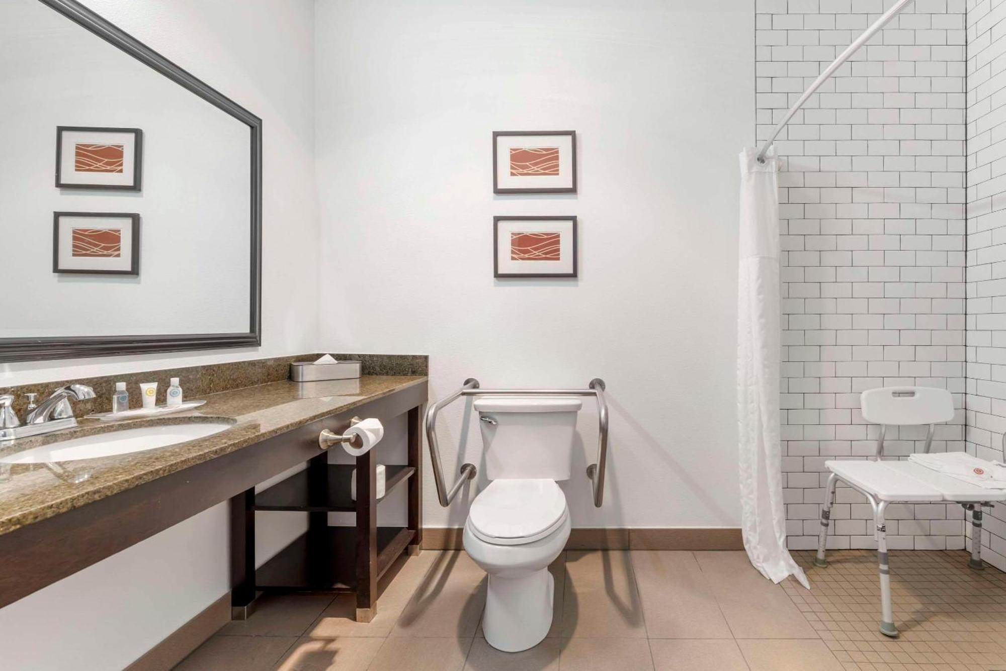 Comfort Suites Near Vancouver Mall Εξωτερικό φωτογραφία