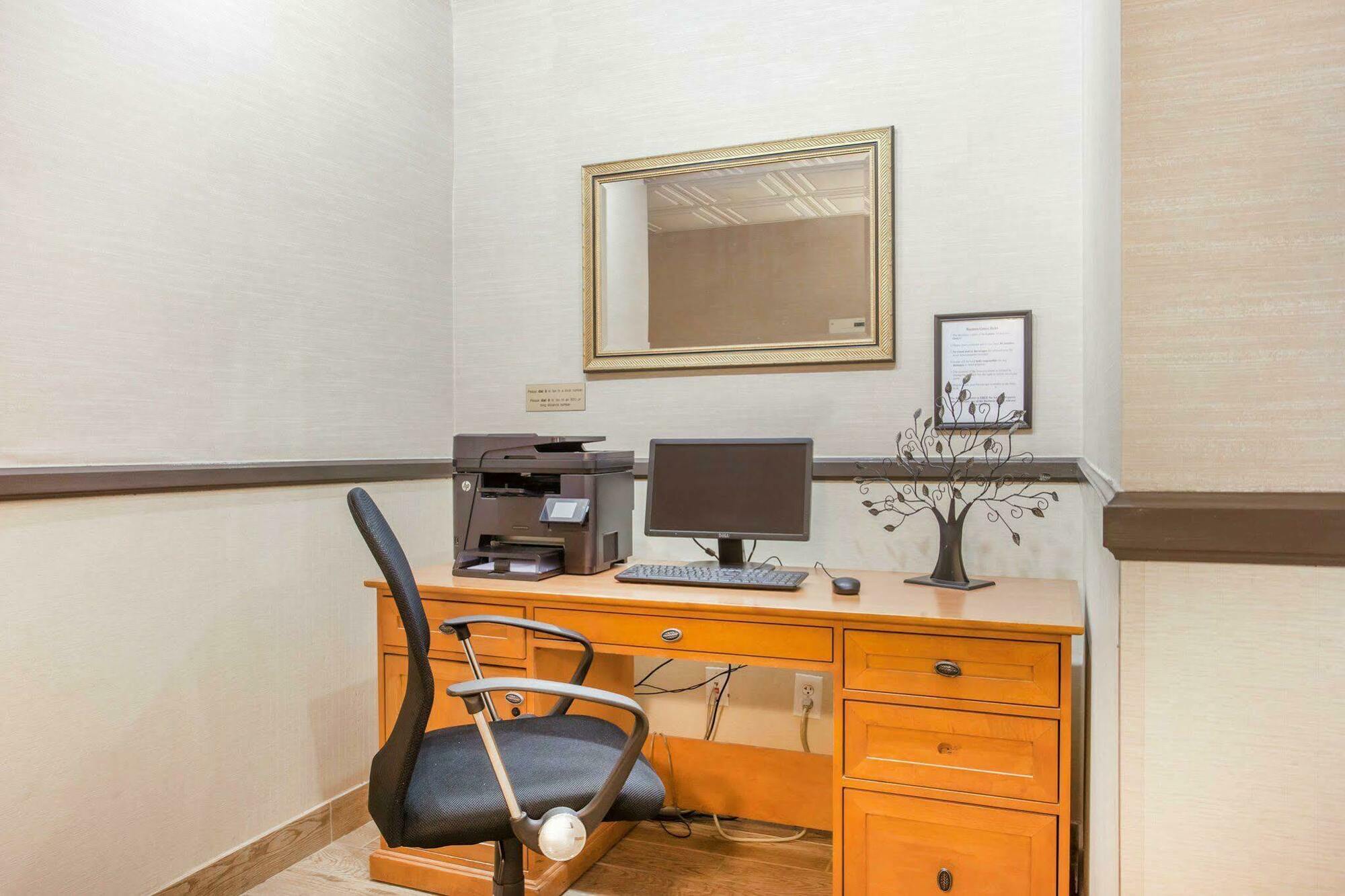 Comfort Suites Near Vancouver Mall Εξωτερικό φωτογραφία